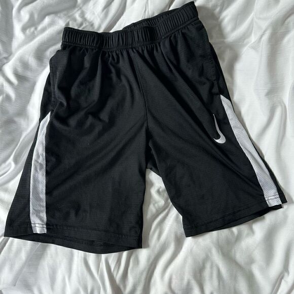 Nike boys dri fit sports shorts size L - Picture 1 of 2